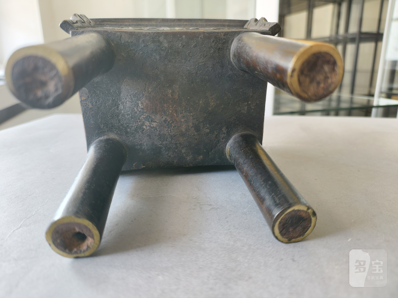 A bronze incense burner in the shape of the 'fang ding' food vessel in archaic style - 图14